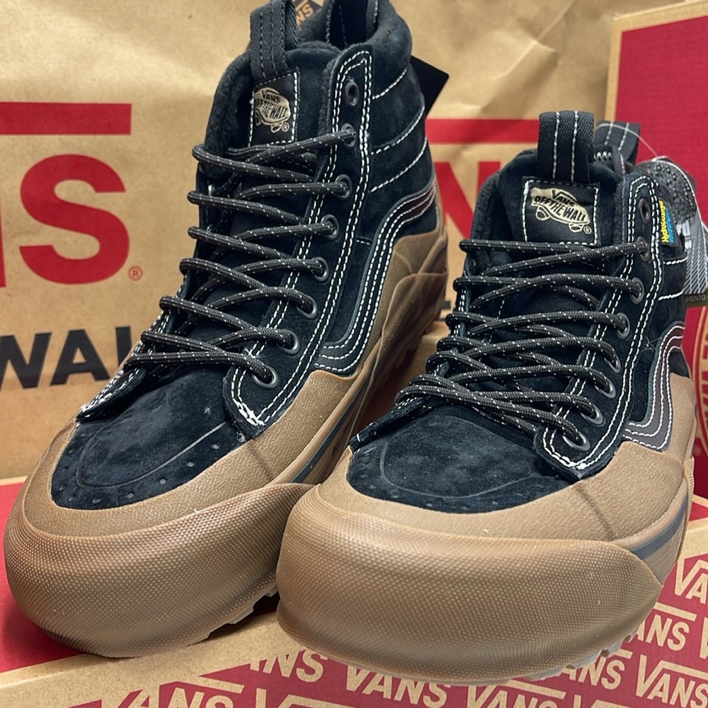 Vans Men’s Sk8-Hi Dip Mte-2
Black/Gum
VN0009QKB9M
Boots Cold Weather Sneakers - Picture 7 of 16